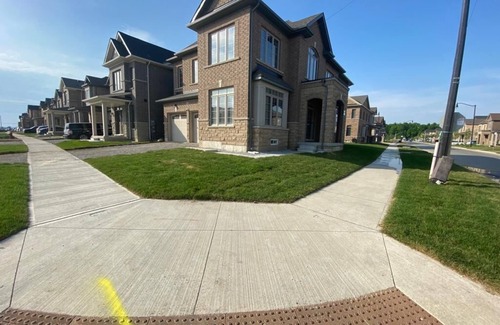 Brampton House | Oh Canada! Home Away from Home! Every Moment Comfortable and Enjoyable Stay!