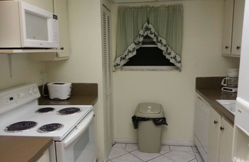 Sunny Isles Beach Condo | OH WOW! 5 minutes from the beach with free parking.!