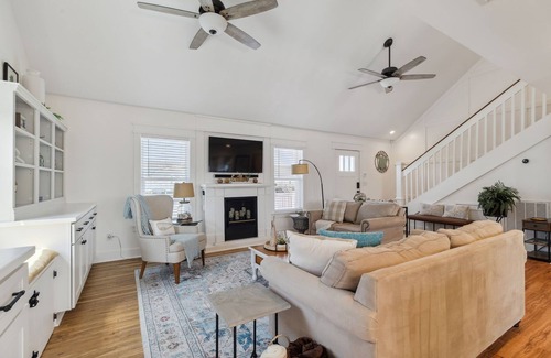 Sneads Ferry House | Ohana Oasis-Steps from the Beach