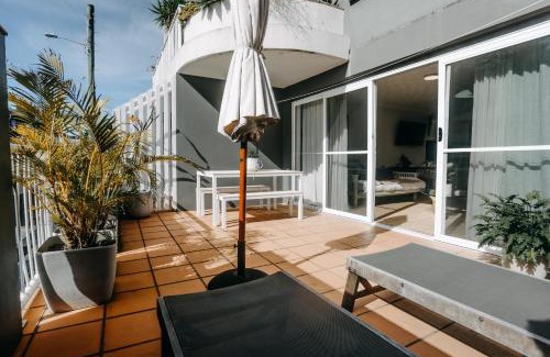 Byron Bay Apartment | Ohana - Stylish Central Byron Studio - free secure parking