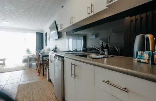Byron Bay Apartment | Ohana - Stylish Central Byron Studio - free secure parking