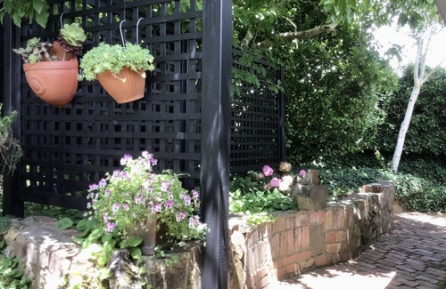 Daylesford House | OJ's - luxury retreat minutes from shopping and restaurants