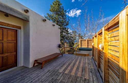 Central Okanagan House | Okanagan Lake Paradise in a Stunning Sante Fe Home