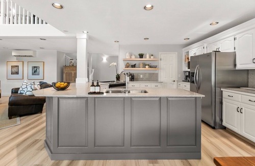 Central Okanagan House | Okanagan Lake Private Beachfront Retreat – 4-Bedroom Spacious Home Sleeps 8