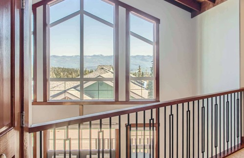 Big White Ski Resort House | Okanagan - Moonshine Crescent 365