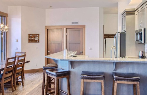 Big White Ski Resort Condo | Okanagan - Stonegate Resort Unit B408