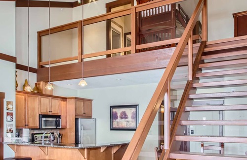 Big White Ski Resort Condo | Okanagan - Stonegate Resort Unit A402