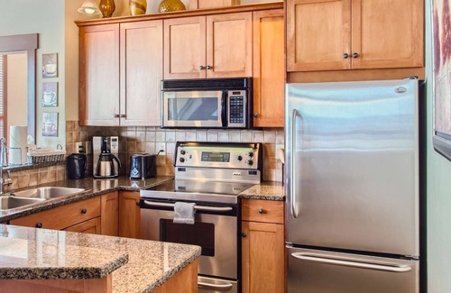 Big White Ski Resort Condo | Okanagan - Stonegate Resort Unit A402
