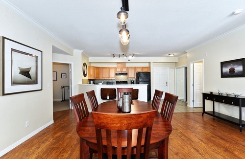 North End Condo | Okanagan Sunshine and 3 minute walk to Lake/Beach.