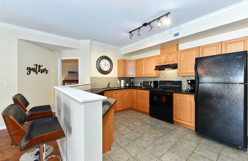 North End Condo | Okanagan Sunshine and 3 minute walk to Lake/Beach.