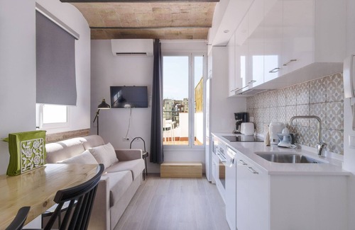 Collblanc y La Torrassa Apartment | OLA LIVING CALID ATTIC