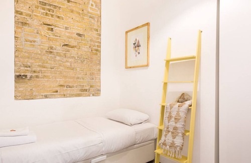 L'Hospitalet de Llobregat Apartment | Olala Design Apartment 3.4 | 10m Pl.España
