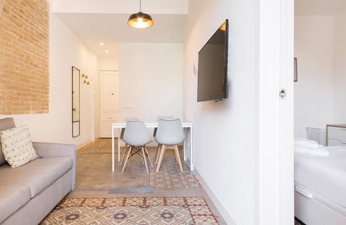 L'Hospitalet de Llobregat Apartment | Olala Design Apartment 3.3 | 10m Pl.España