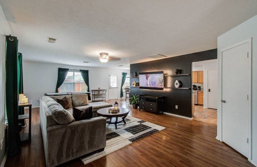 Houston House | Oland -FUN Getaway: 4BR, King Suite, Arcade, 2 SmartTVs