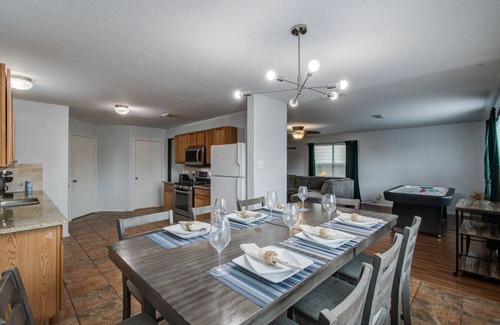Houston House | Oland -FUN Getaway: 4BR, King Suite, Arcade, 2 SmartTVs