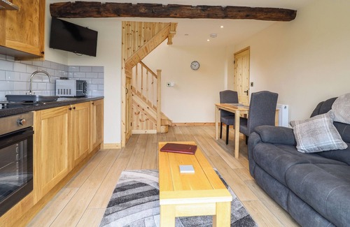 Llanwddyn Cottage | OLD CART HOUSE, pet friendly, with a garden in Lake Vyrnwy