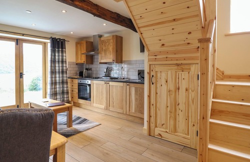 Llanwddyn Cottage | OLD CART HOUSE, pet friendly, with a garden in Lake Vyrnwy