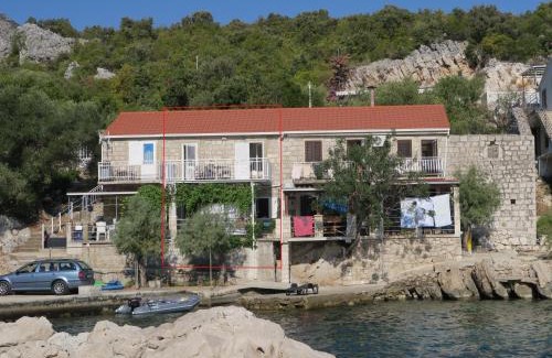 Orebic House | Old Fisherman's House w 3BD, balcony and terrace by the Sea