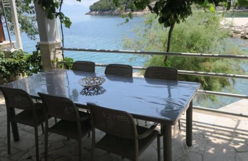 Orebic House | Old Fisherman's House w 3BD, balcony and terrace by the Sea