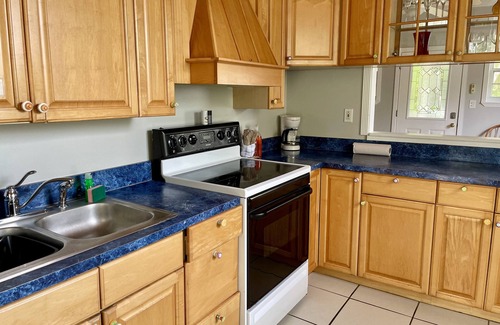 Cudjoe Key Cottage | Old Florida Style, Dockage, Swimming Pool (shared), just 20 miles from Key West
