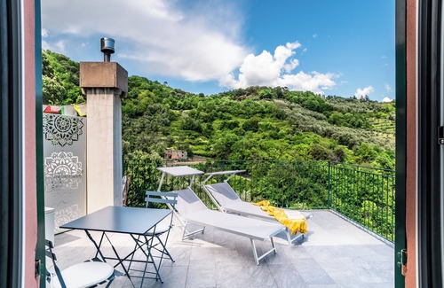 Chiavari House | Old Genoese house on one floor with large terraces, pets allowed