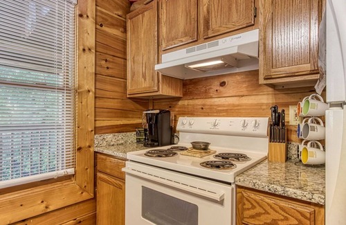 Sevierville Cabin | Old Glory - WIFI, Hot Tub, Game Room, Free Attraction Tickets!