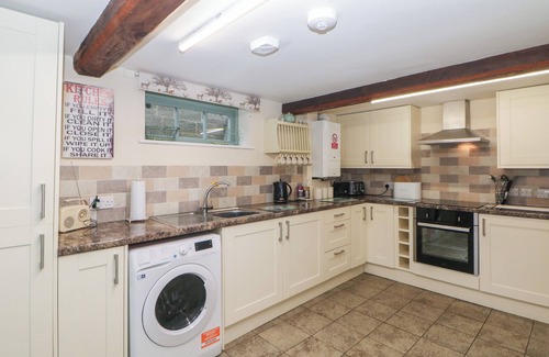 Calwich Cottage | OLD HALL COTTAGES, pet friendly, with a garden in Mayfield
