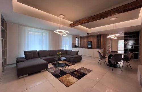 Trnava Apartment | Old Jerusalem Residence