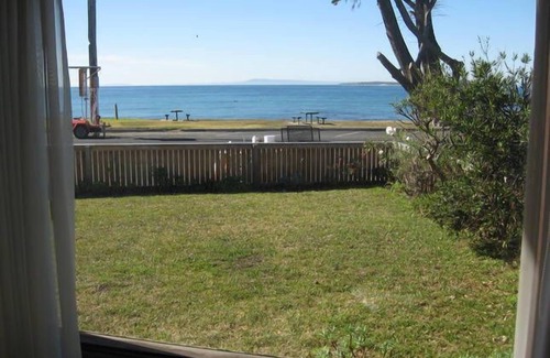 Point Lonsdale House | Old Lonnie family beach house with stunning ocean views