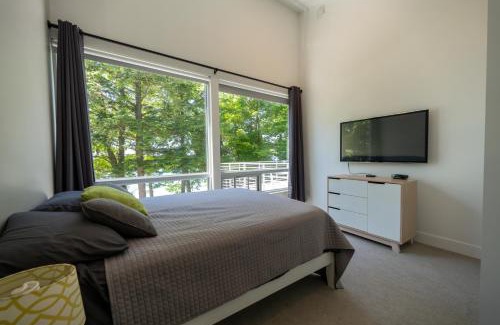 Traverse City House | Old Mission Peninsula Luxury on West Bay