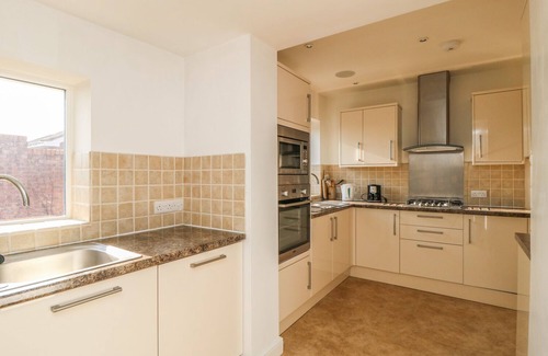 Allerthorpe Cottage | OLD ORCHARD COTTAGE, pet friendly, with a garden in Allerthorpe
