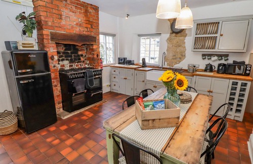 Washingborough Cottage | OLD RECTORY COTTAGE, pet friendly, with open fire in Washingborough