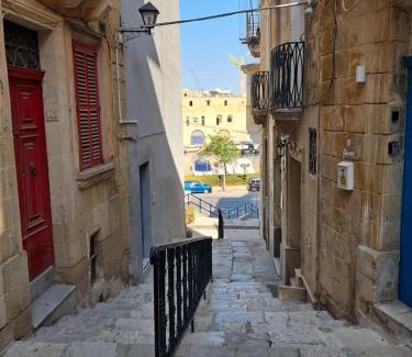 Cospicua Apartment | Old refurbished Apartment in Bormla