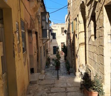 Cospicua Apartment | Old refurbished Apartment in Bormla