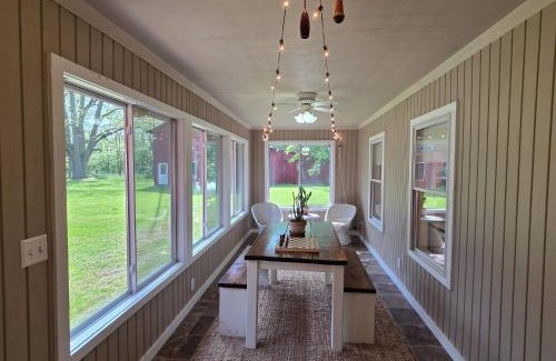 Niles House | Old School Charm | Sleeps 6