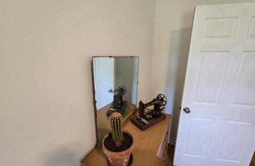 Niles House | Old School Charm | Sleeps 6