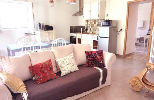 Chateaurenard Other | Old stable, completely renovated into a bright, comfortable apartment