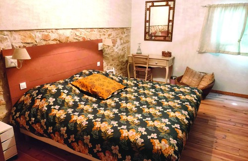 Chateaurenard Other | Old stable, completely renovated into a bright, comfortable apartment