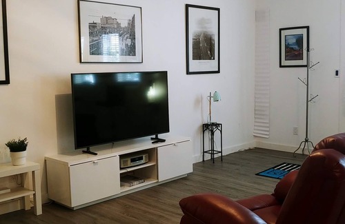 Old Strathcona House | Old Strathcona guesthouse studio apartment.