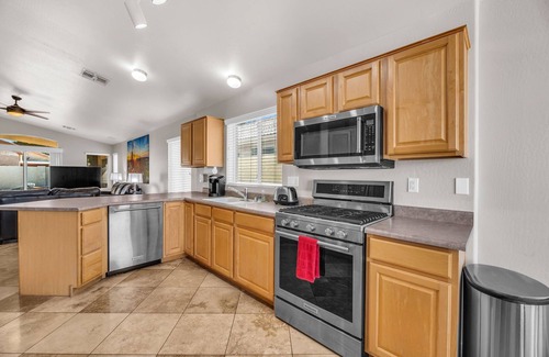 Scottsdale Summit House | Old Town Scottsdale oasis with resort style back yard!