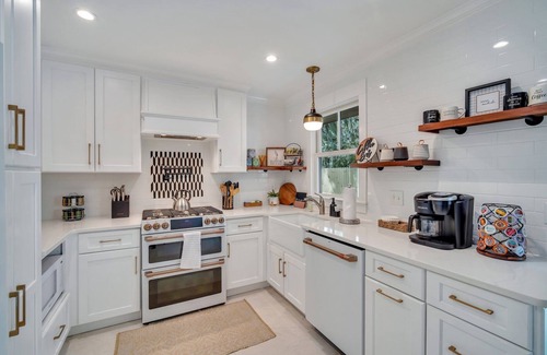 Olde Town House | Old Town + Walkable + Home & Carriage House + Firepit
