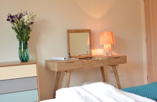 Halesworth Cottage | OLD TROUT, UBBESTON, pet friendly, with pool in Laxfield