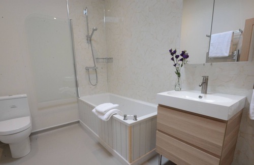 Halesworth Cottage | OLD TROUT, UBBESTON, pet friendly, with pool in Laxfield