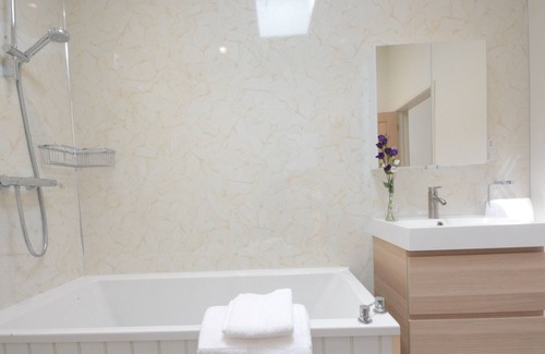Halesworth Cottage | OLD TROUT, UBBESTON, pet friendly, with pool in Laxfield
