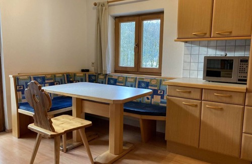 Leutasch Apartment | "Old wood" apartment with balcony - Öfnerhof