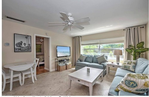 Old Naples Condo | Olde Naples Prime Location!