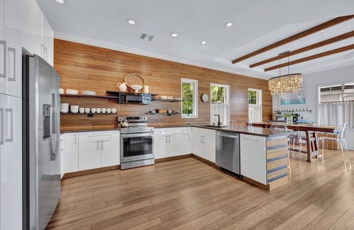 Old Naples House | Olde Naples - Walk to the Beach