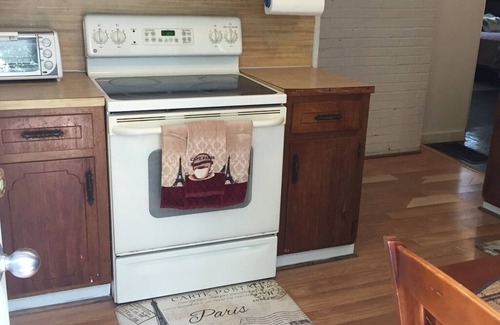 Glen Iris House | Older cozy efficiency home near downtown Birmingham and UAB