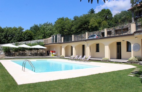 Mergozzo Apartment | Oleandro 1 apartment in Mergozzo with pool