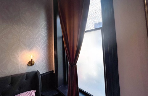 Downtown - Waterfront House | Oliver Inn | Suite 18 | Sarah Burger Stearns